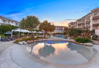 Salt Beach Resort Private Apartments - Holiday Management has Balcony rooms