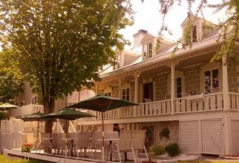 Auberge La Camarine allows 18 year olds to book a room