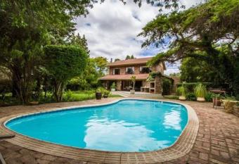 10 Steyn allows 18 year olds to book a room