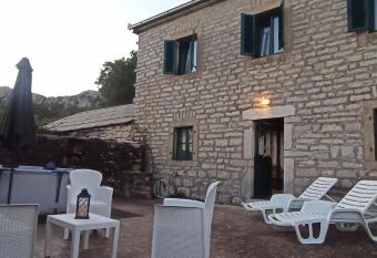 Old house Djurovic has Balcony rooms