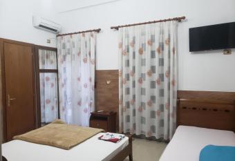 Hotel Kocollari has Smoking/Balcony rooms