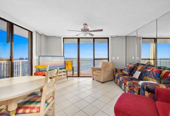 Spacious Seaside Beach and Racquet 3706 with Pool and Comfort Amenities has Balcony rooms
