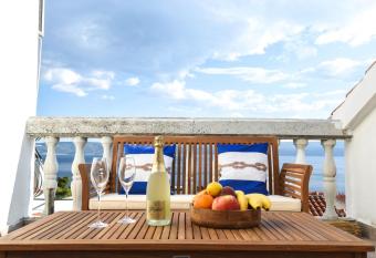 Villa Adriatica has Balcony rooms