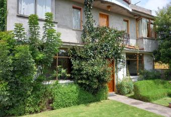 Bonanza Hospedaje allows 18 year olds to book a room