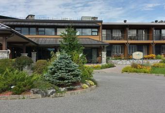 Le Manoir Du Lac DeLage has Balcony rooms