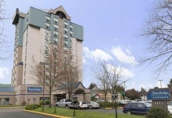 Travelodge Hotel by Wyndham Vancouver Airport allows 18 year olds to book a room