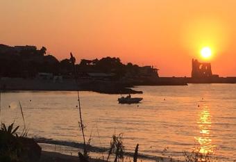 Bilocale sul mare allows 18 year olds to book a room