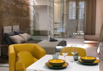 Loft Incantevole Castellammare del Golfo allows 18 year olds to book a room