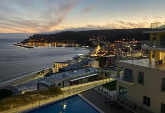 Sesimbra by the sea has Balcony rooms