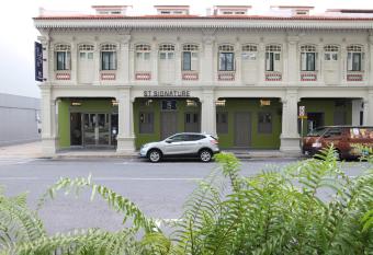 ST Signature Jalan Besar, DAYUSE, 7 Hours, 9AM-4PM allows 18 year olds to book a room