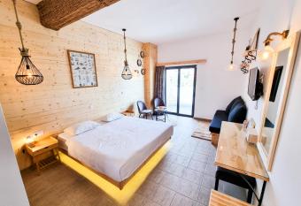 Pen  lope Hotel has Balcony rooms