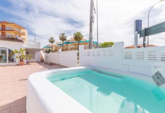 Chalet Alma has Balcony rooms