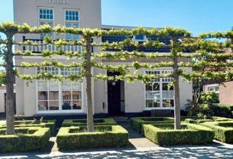 Boukje har B  d en Brochje has rooms with a private hot tub