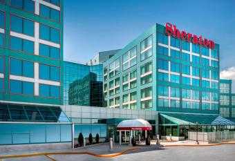 Sheraton Gateway Hotel in Toronto International Airport allows 18 year olds to book a room