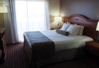 Ramada by Wyndham Campbell River has Balcony rooms