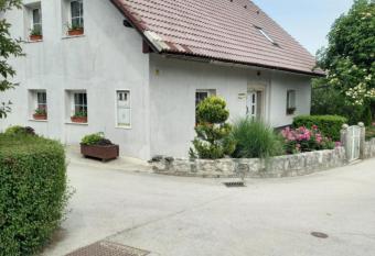 Apartmaji Magda has Balcony rooms