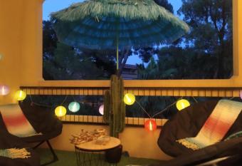 Studio Paradise entre mer et pins allows 18 year olds to book a room