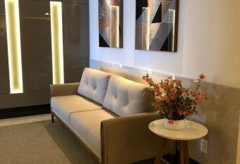 Magn  fico APARTAMENTO de Charme - 3 quartos AR CONDICIONADOS SPLIT - Beira Mar, 2 banheiros, 2 vagas garagem, 4 varandas, 2 elevadores, Redes para descanso, Wi-Fi, Air Fryer, Disney Plus, Star Plus, HBO Max, Guarda Sol, Cadeiras de Praia e Caixa T  rmica allows 18 year olds to book a room