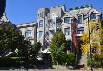 Hotel La Residence du Voyageur allows 18 year olds to book a room