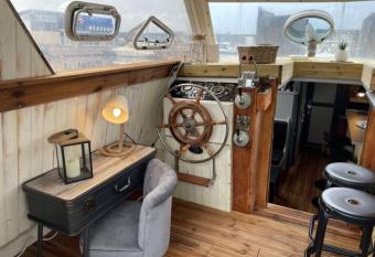 Exceptionnel bateau maison reine mathilde has Balcony rooms