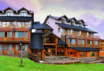 Departamento - Villa Cerro Catedral has rooms with a private hot tub