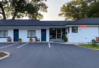 Al & Sally's Motel allows 18 year olds to book a room