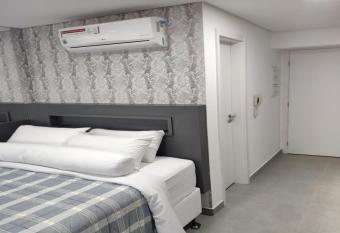 Studio 7th Avenue - Alto com Sacada - 7th040 allows 18 year olds to book a room