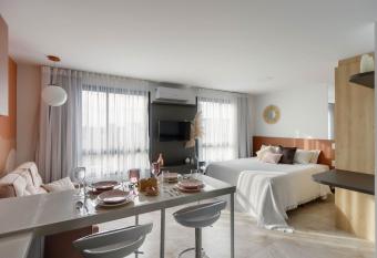 Studio Sunset- AYN063 allows 18 year olds to book a room