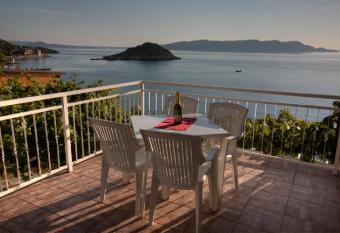 Kaka has Balcony rooms