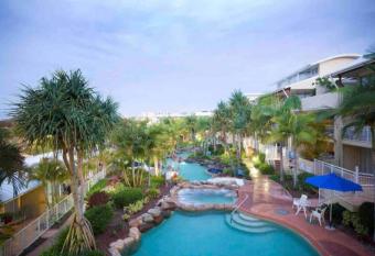 1BR Modern Unit with Ocean Views - Alex Beach Resort has Balcony rooms