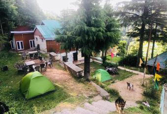 Homestay Neelkanth has Smoking rooms