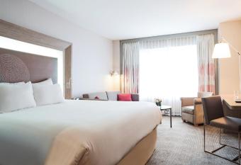 Novotel Montreal Center allows 18 year olds to book a room