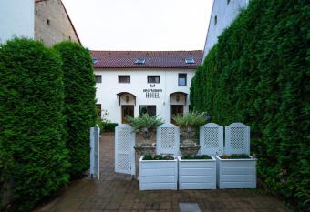 Apartament Hotel H has Balcony rooms