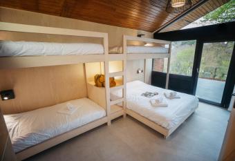 G  te de la Tour - Dinant Evasion allows 18 year olds to book a room