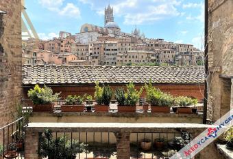 CAMPOREGIO 31- in centro con vista sul Duomo allows 18 year olds to book a room