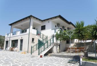 Villa Rodia 4 guests has Balcony rooms