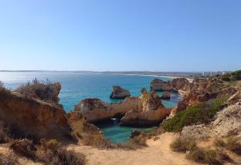 Foz Club - Algarve allows 18 year olds to book a room