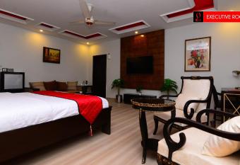 Signature Inn Hotel allows 18 year olds to book a room