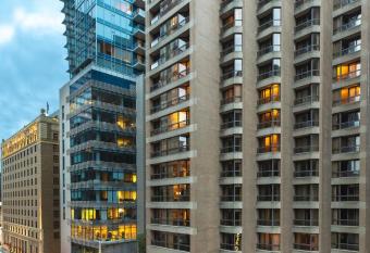 Metropolitan Hotel Vancouver allows 18 year olds to book a room