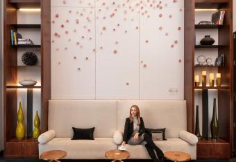 Executive Hotel Cosmopolitan Toronto has Balcony rooms