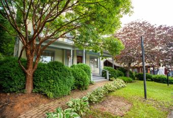 Washington Street Quarters has Balcony rooms