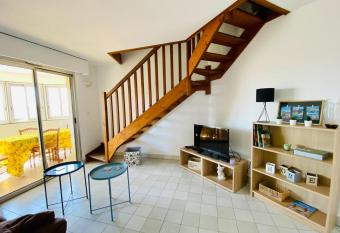 Cosy Apt With Balconies Near The Old Port has Balcony rooms