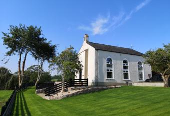 Mullarts Church -The Glenann Apartment has Balcony rooms