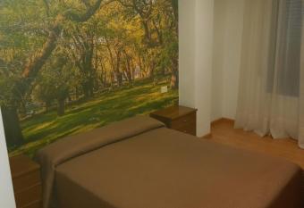 Hostal y Albergue Carpinteiras has Balcony rooms