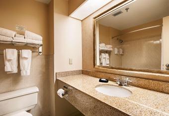 Best Western Plus Cairn Croft Hotel has Balcony rooms