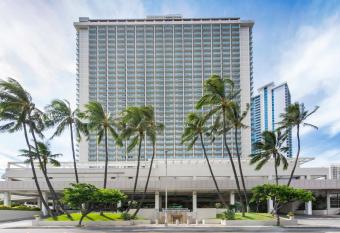 Ala Moana Condo by Zelloo has Balcony rooms