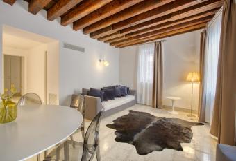 C   Margherita LOFT & SQUARE Palazzo Grifalconi allows 18 year olds to book a room