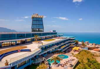 Litz Resort allows 18 year olds to book a room