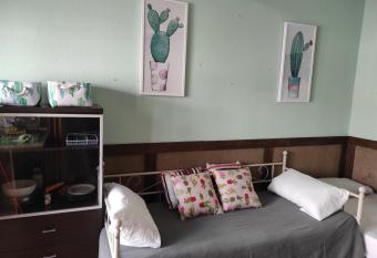 CACTUS Habit-Loft a pie de calle antiguo garaje allows 18 year olds to book a room