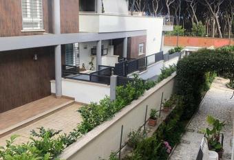 PuraVida allows 18 year olds to book a room